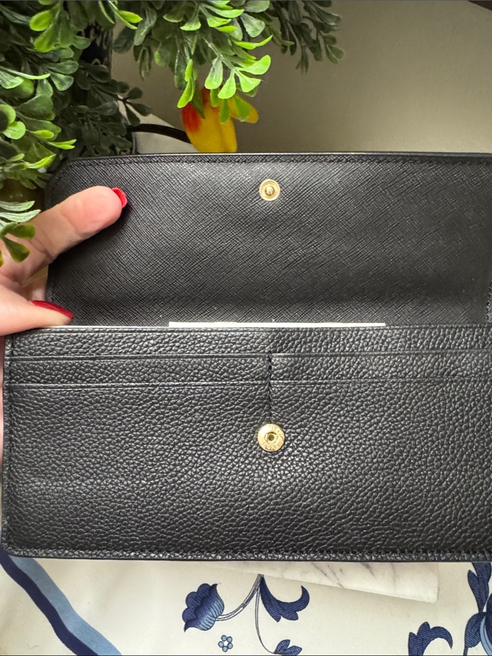 MICHAEL KORS Hays Flat Black Pebbled Leather Wallet with Gold Logo NWT - Picture 7 of 10